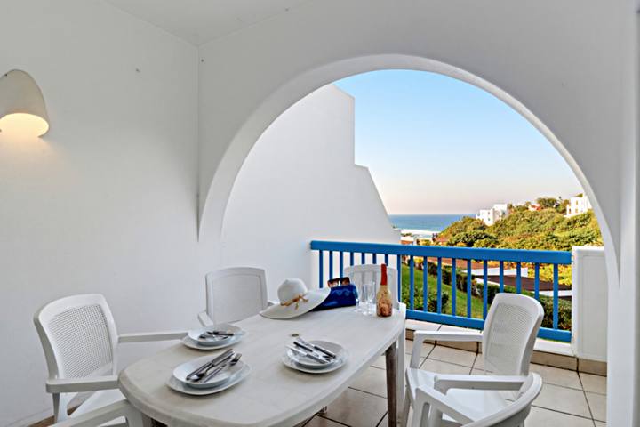 Santorini Kallisti 16 – self-catering holiday accommodation in Chakas Rock