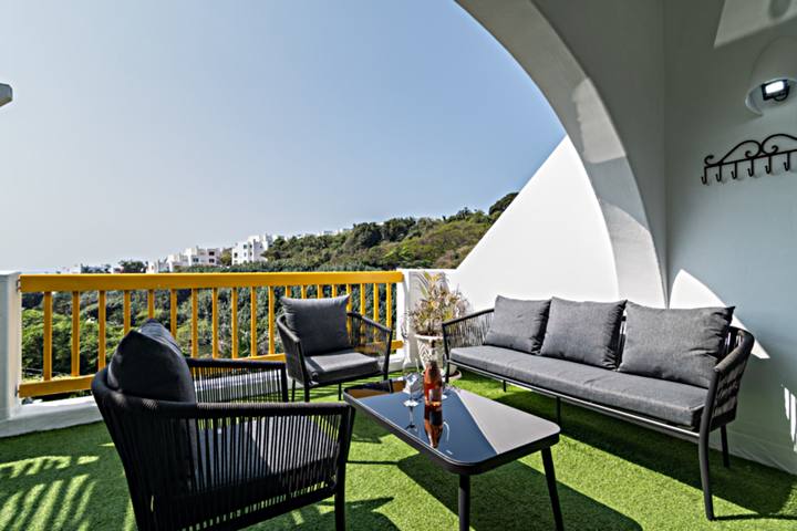 Santorini Kallisti 21 – self-catering holiday accommodation in Chakas Rock