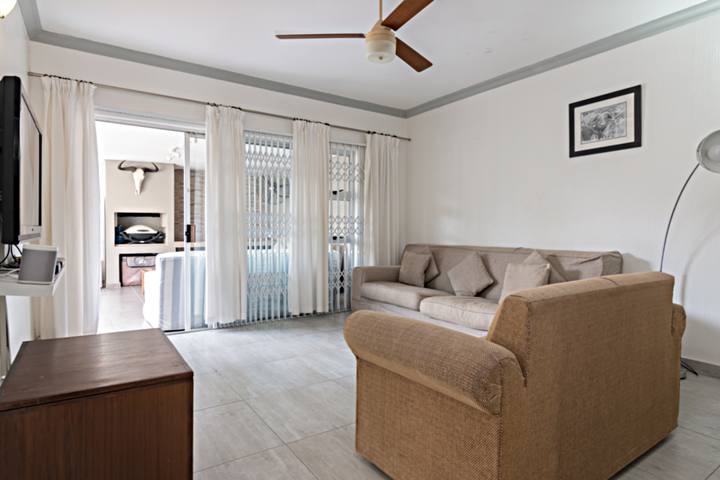 Waikiki D3 Lounge