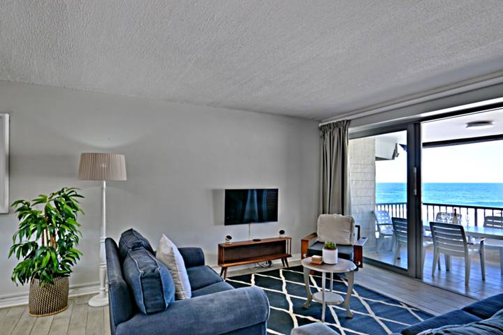 Kenwyn On Sea 402 – self-catering holiday accommodation in Ballito
